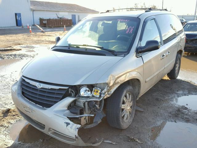 2C4GP54L55R567832 - 2005 CHRYSLER TOWN & COU TAN photo 2