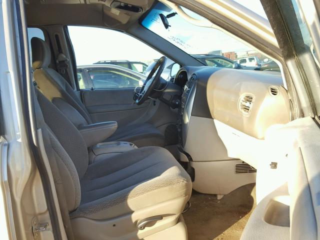 2C4GP54L55R567832 - 2005 CHRYSLER TOWN & COU TAN photo 5