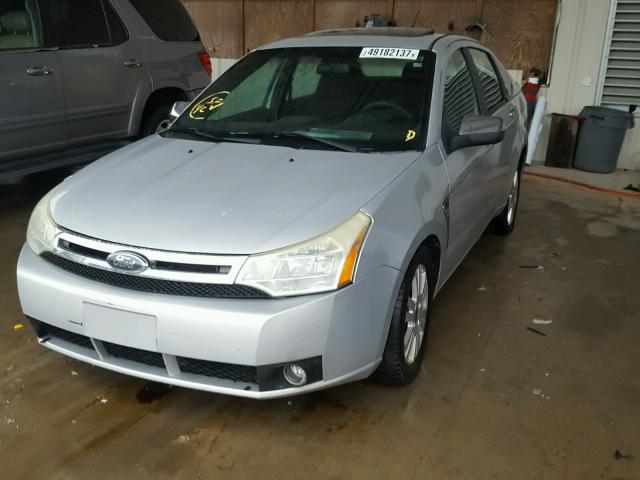 1FAHP35N68W206197 - 2008 FORD FOCUS SE SILVER photo 2