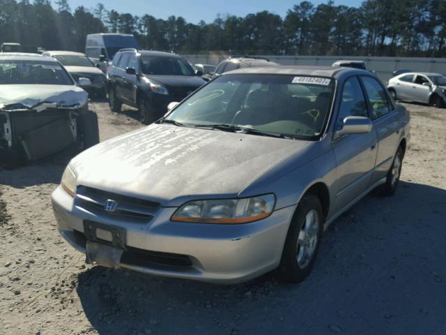 1HGCG1656WA075887 - 1998 HONDA ACCORD EX SILVER photo 2