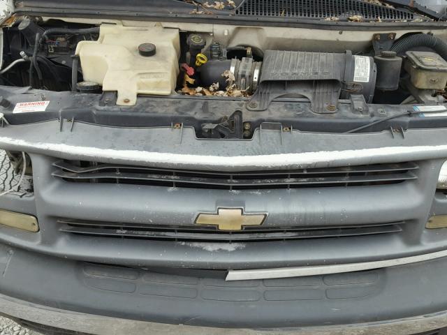 1GCFG15W421110331 - 2002 CHEVROLET EXPRESS G1 WHITE photo 7