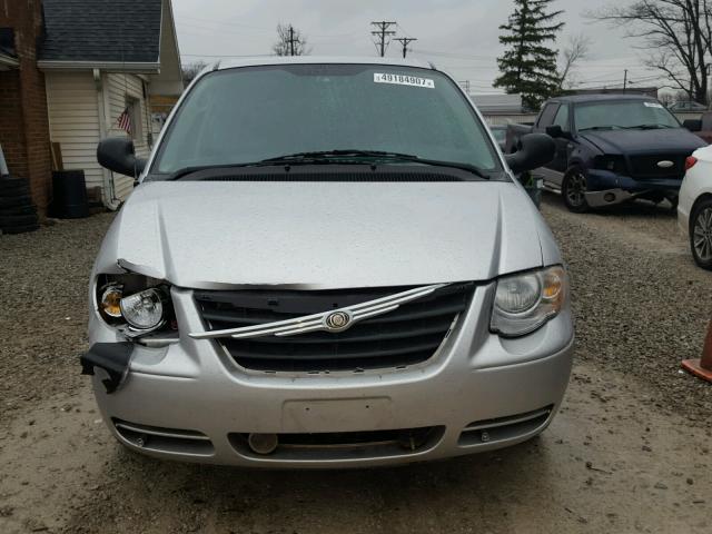 2A4GP44R67R275912 - 2007 CHRYSLER TOWN & COU SILVER photo 9