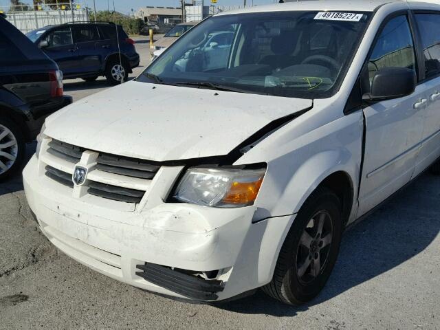 2D4RN4DE1AR352942 - 2010 DODGE GRAND CARA WHITE photo 9