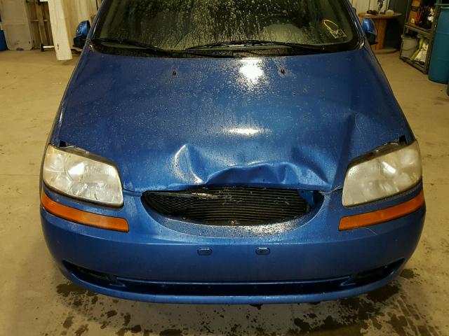 KL1TD62685B493175 - 2005 CHEVROLET AVEO BASE BLUE photo 9