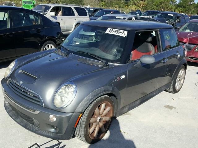 WMWRE33586TL17031 - 2006 MINI COOPER S SILVER photo 2