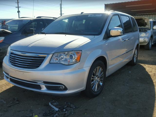 2A4RR6DG2BR683801 - 2011 CHRYSLER TOWN & COU SILVER photo 2