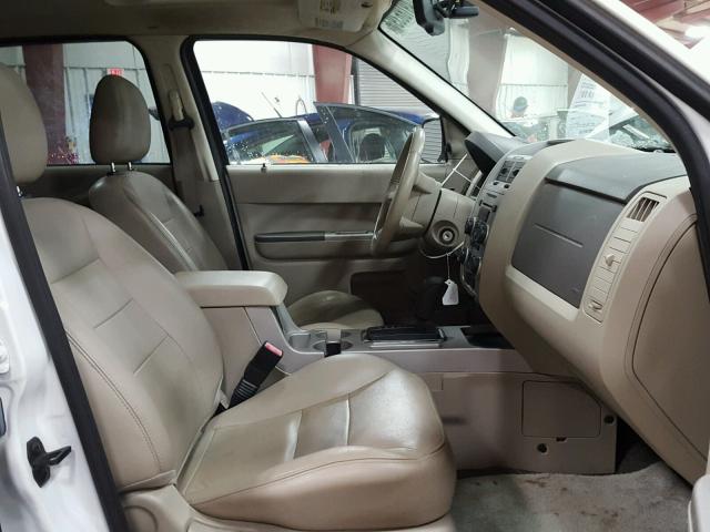 1FMCU93168KB25817 - 2008 FORD ESCAPE XLT WHITE photo 5