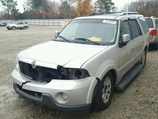 5LMFU28R33LJ16334 - 2003 LINCOLN NAVIGATOR SILVER photo 2