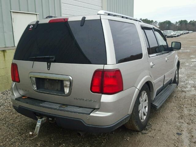 5LMFU28R33LJ16334 - 2003 LINCOLN NAVIGATOR SILVER photo 4