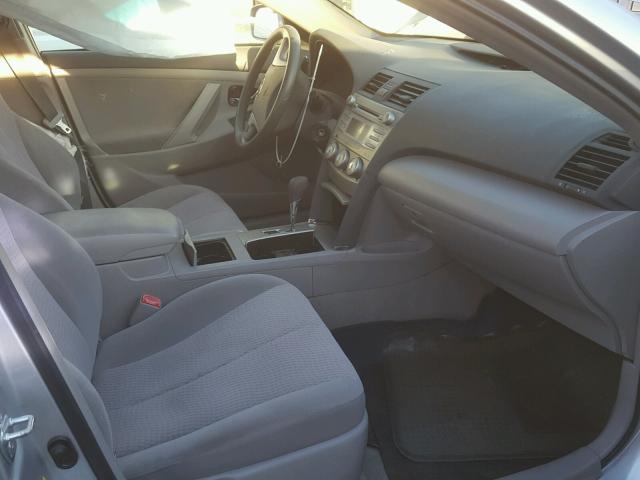 4T1BF3EK1BU168899 - 2011 TOYOTA CAMRY BASE SILVER photo 5