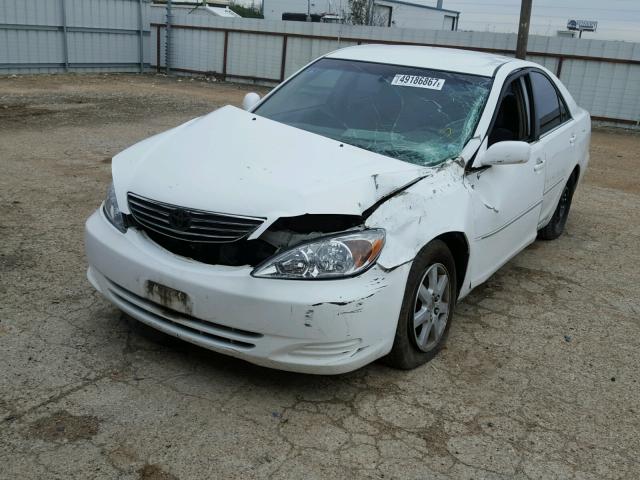 4T1BE32K52U095303 - 2002 TOYOTA CAMRY LE WHITE photo 2
