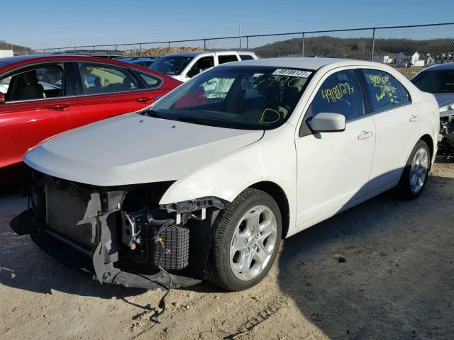 3FAHP0HA9AR154631 - 2010 FORD FUSION SE WHITE photo 2