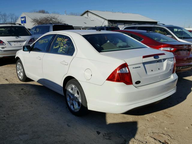 3FAHP0HA9AR154631 - 2010 FORD FUSION SE WHITE photo 3