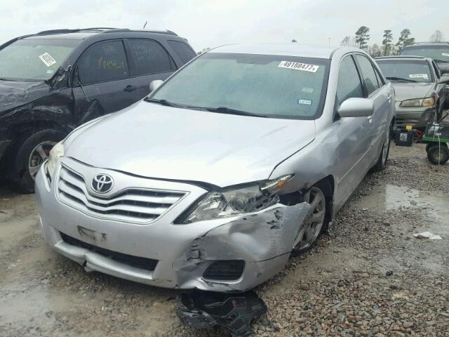 4T1BF3EK5AU075317 - 2010 TOYOTA CAMRY BASE SILVER photo 2