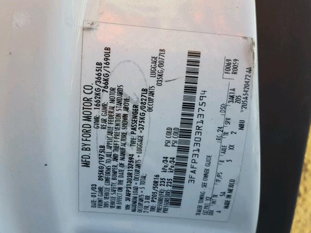 3FAFP31303R137594 - 2003 FORD FOCUS ZX3 WHITE photo 10