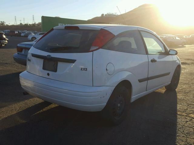 3FAFP31303R137594 - 2003 FORD FOCUS ZX3 WHITE photo 4