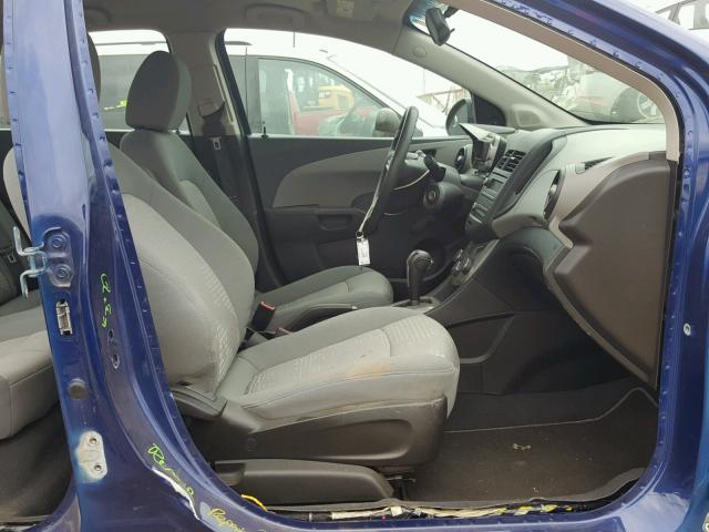 1G1JA5SH9D4135096 - 2013 CHEVROLET SONIC LS BLUE photo 5
