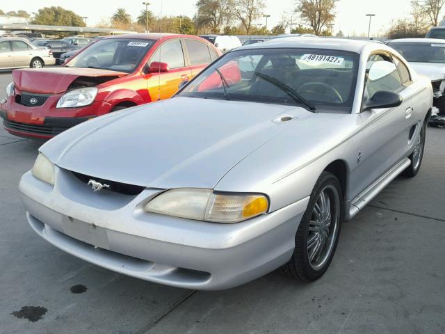 1FAFP4046WF220366 - 1998 FORD MUSTANG SILVER photo 2