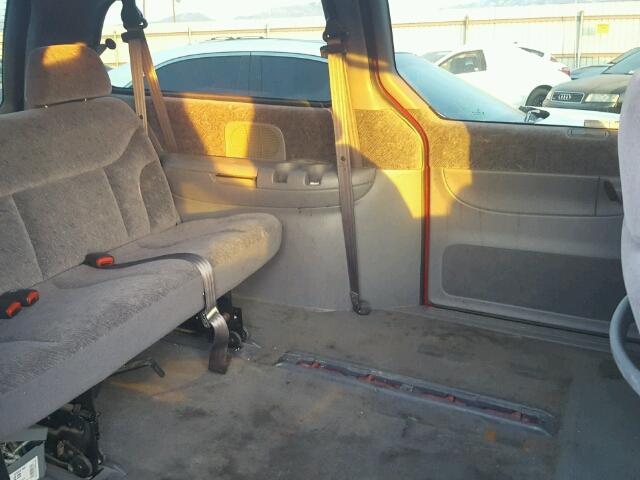 1C4GT54L2WB638366 - 1998 CHRYSLER TOWN & COU RED photo 6