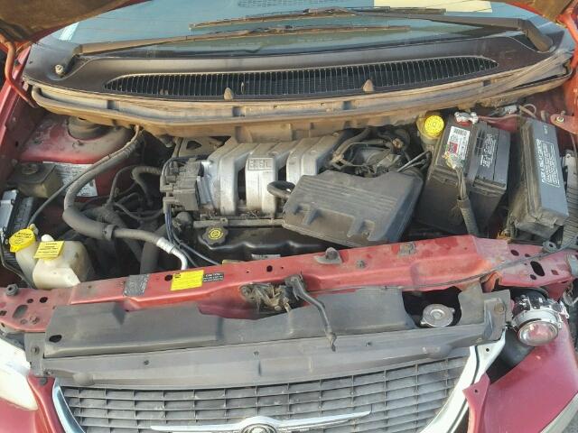 1C4GT54L2WB638366 - 1998 CHRYSLER TOWN & COU RED photo 7