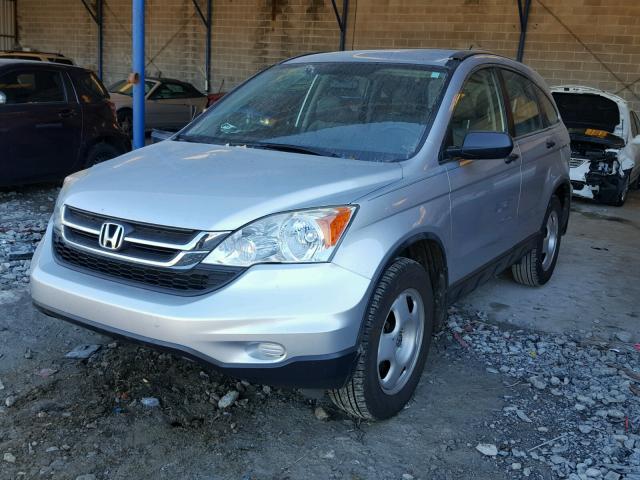 5J6RE3H35AL028072 - 2010 HONDA CR-V LX SILVER photo 2