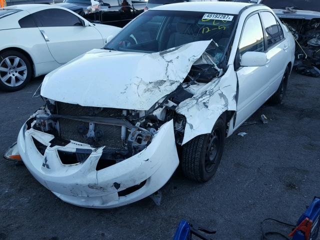 JA3AJ26E25U016442 - 2005 MITSUBISHI LANCER ES WHITE photo 2