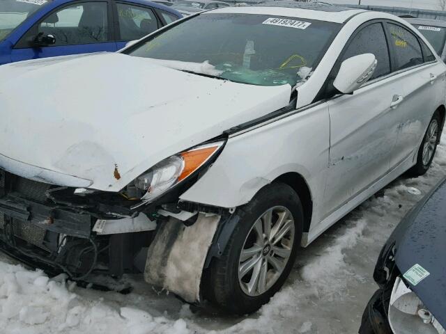 5NPEB4AC7EH860889 - 2014 HYUNDAI SONATA GLS WHITE photo 9