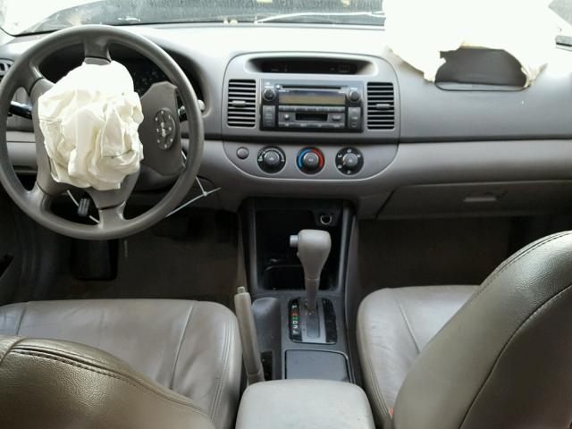 4T1BE32K44U927667 - 2004 TOYOTA CAMRY LE ნაცრისფერი ფოტო 9