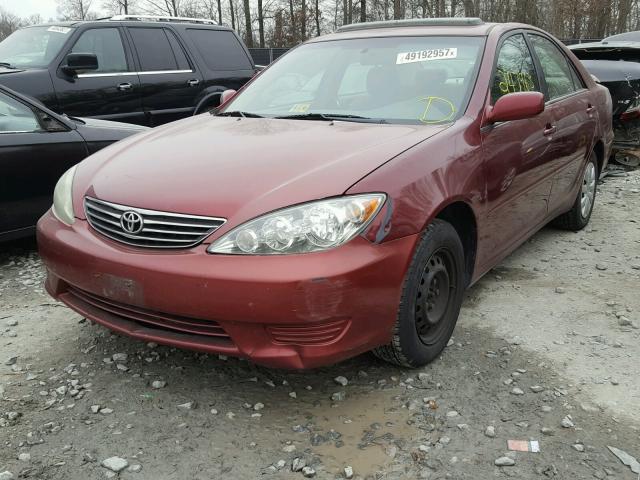 4T1BE30K95U047553 - 2005 TOYOTA CAMRY LE RED photo 2