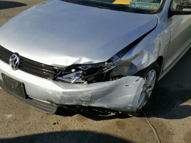 3VWDZ7AJ2BM120273 - 2011 VOLKSWAGEN JETTA SE 银色 照片 9