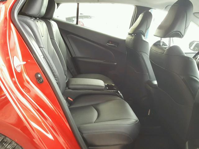 JTDKARFP3H3063182 - 2017 TOYOTA PRIUS PRIM 红色 照片 6