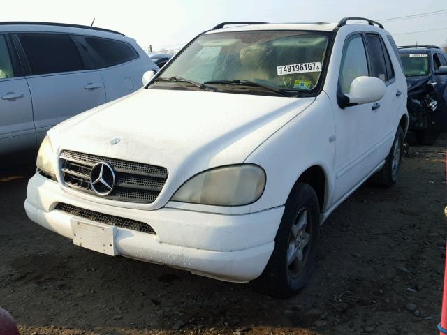 4JGAB54E31A238241 - 2001 MERCEDES-BENZ ML 320 WHITE photo 2