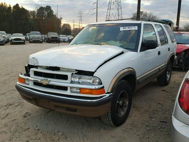 1GNCS13W7X2170018 - 1999 CHEVROLET BLAZER WHITE photo 2