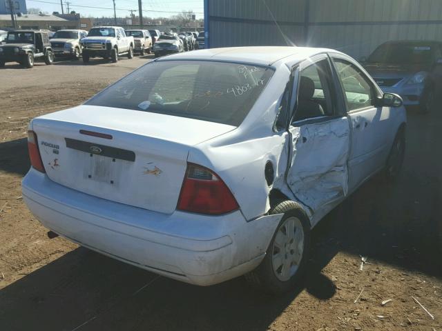 1FAFP34N17W189915 - 2007 FORD FOCUS ZX4 WHITE photo 4