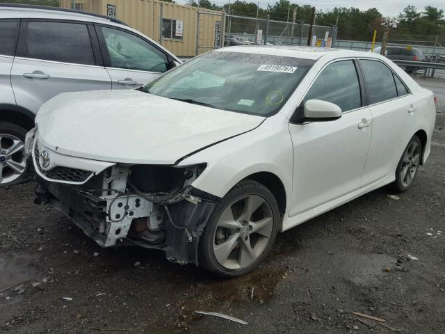 4T1BF1FK5CU633396 - 2012 TOYOTA CAMRY BASE WHITE photo 2