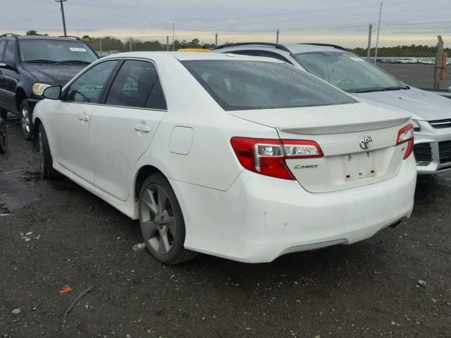 4T1BF1FK5CU633396 - 2012 TOYOTA CAMRY BASE WHITE photo 3