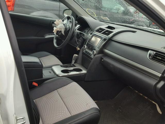 4T1BF1FK5CU633396 - 2012 TOYOTA CAMRY BASE თეთრი ფოტო 5