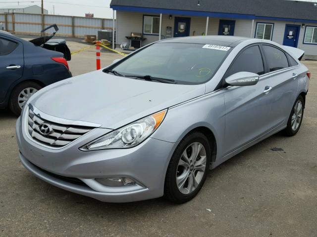 5NPEC4AC6CH332030 - 2012 HYUNDAI SONATA SE SILVER photo 2