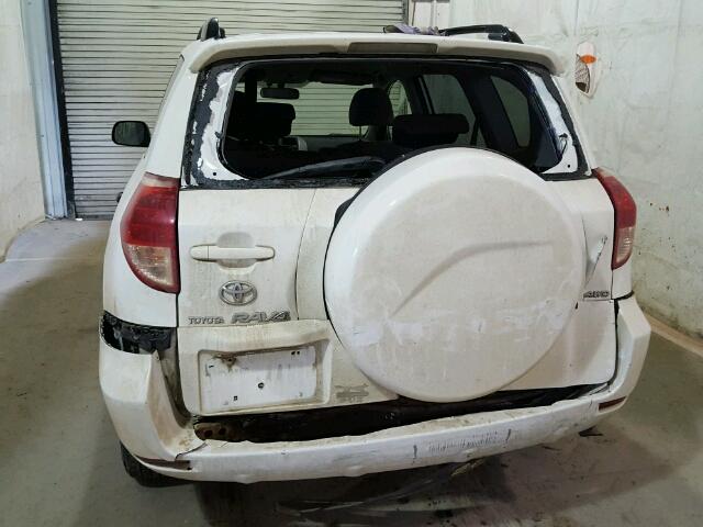 JTMBD33V686070097 - 2008 TOYOTA RAV4 WHITE photo 9