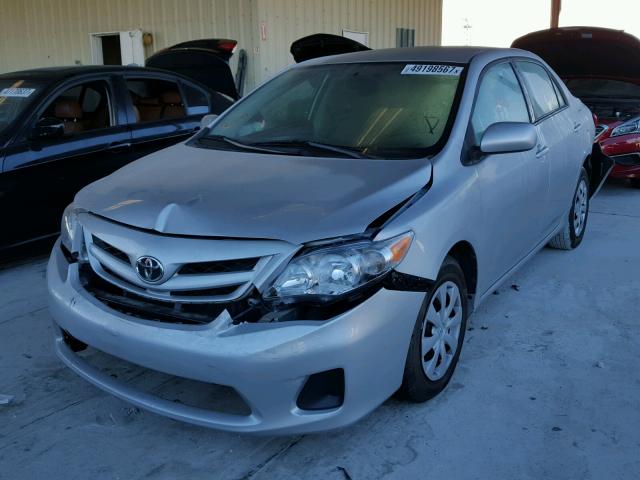 2T1BU4EE6BC696753 - 2011 TOYOTA COROLLA BA SILVER photo 2