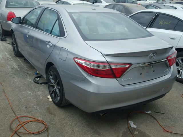 4T1BK1FK1FU556252 - 2015 TOYOTA CAMRY XSE SILVER photo 3