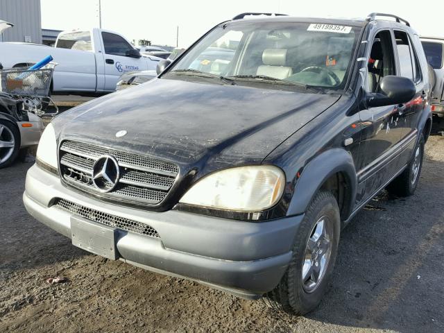 4JGAB54E2WA016197 - 1998 MERCEDES-BENZ ML 320 BLACK photo 2