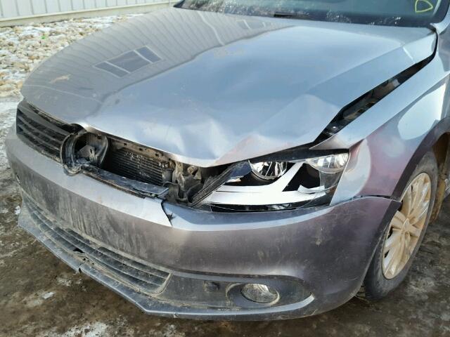 3VWDK7AJ0DM416240 - 2013 VOLKSWAGEN JETTA SE 灰色 照片 9