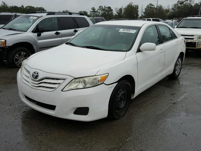 4T1BF3EK8BU623442 - 2011 TOYOTA CAMRY BASE WHITE photo 2