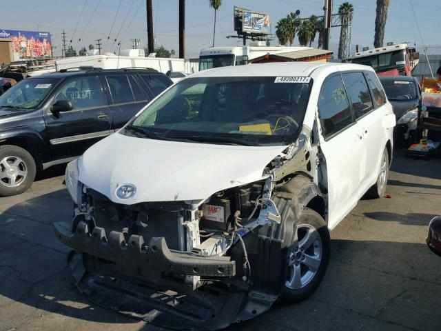 5TDZK3DC2BS146214 - 2011 TOYOTA SIENNA BAS WHITE photo 2