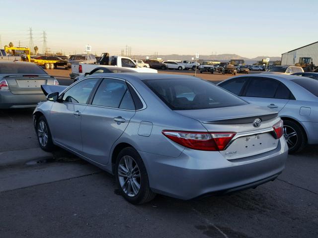 4T1BF1FK8GU224251 - 2016 TOYOTA CAMRY LE ვერცხლისფერი ფოტო 3