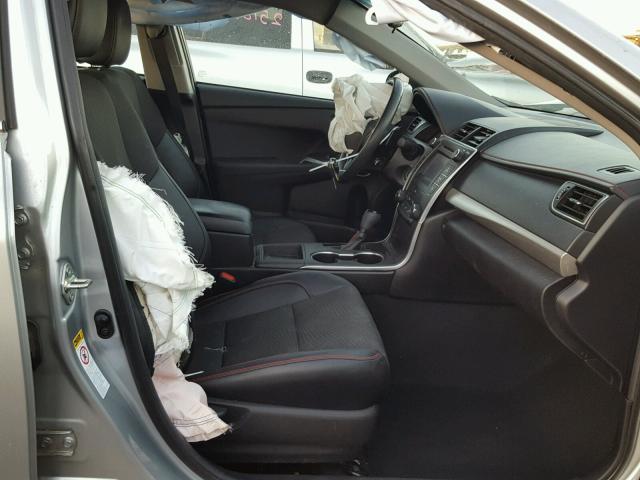 4T1BF1FK8GU224251 - 2016 TOYOTA CAMRY LE ვერცხლისფერი ფოტო 5