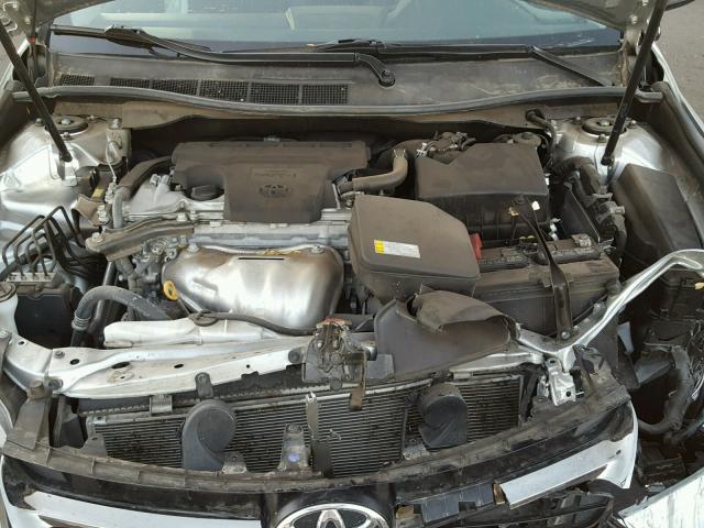 4T1BF1FK8GU224251 - 2016 TOYOTA CAMRY LE ვერცხლისფერი ფოტო 7