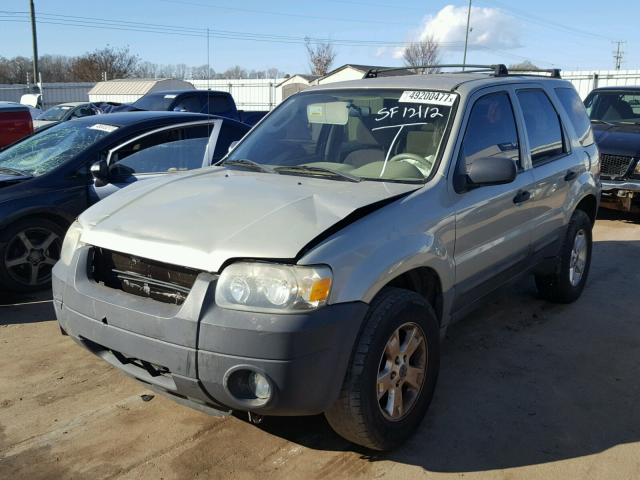 1FMYU03196KA17609 - 2006 FORD ESCAPE XLT GOLD photo 2