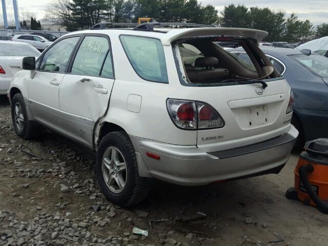 JTJHF10UX20265857 - 2002 LEXUS RX 300 WHITE photo 3